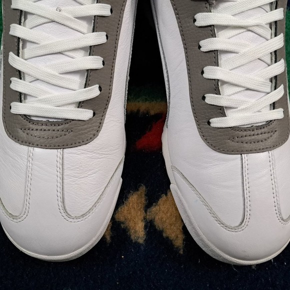 Athletic_Shoes